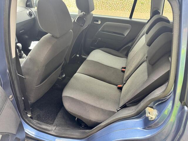 Ford Fusion 1.4-16V Futura airco elektrische ramen stereo sport velgen zeer nette auto apk mei 2027 rijd heerlijk bouwjaar 2005