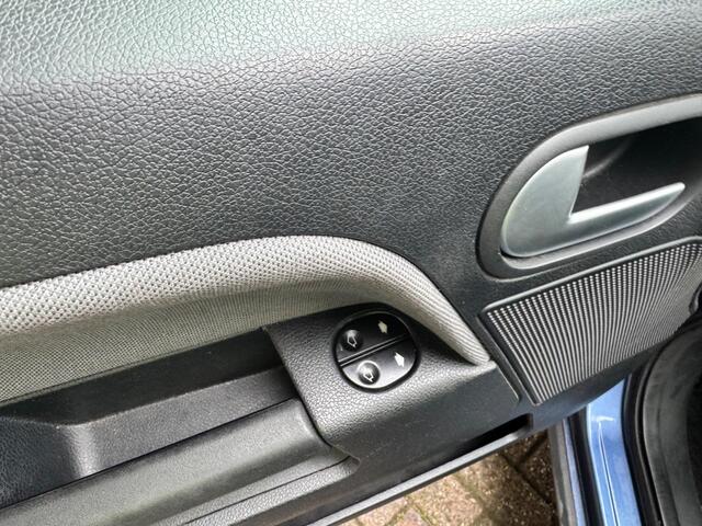 Ford Fusion 1.4-16V Futura airco elektrische ramen stereo sport velgen zeer nette auto apk mei 2027 rijd heerlijk bouwjaar 2005