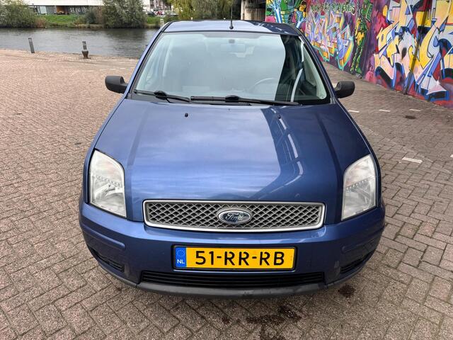 Ford Fusion 1.4-16V Futura airco elektrische ramen stereo sport velgen zeer nette auto apk mei 2027 rijd heerlijk bouwjaar 2005