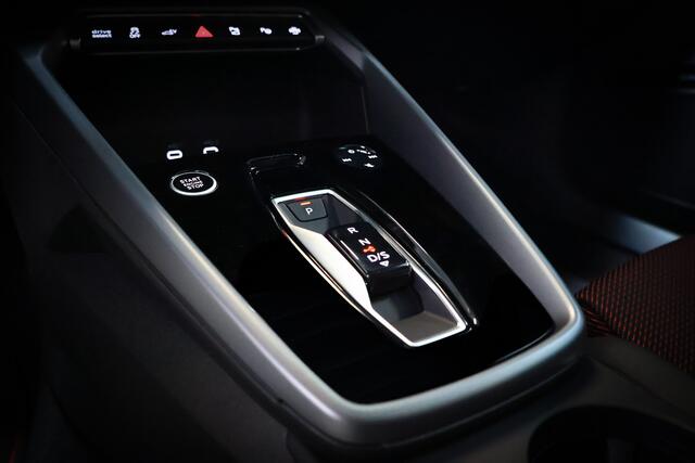 Audi A3 SPORTBACK 45 TFSI e 272pk S edition Competition Pano/MatrixLED/Navi+/Keyless/Camera/Head-up/Sonos/ACC/Dodehoek