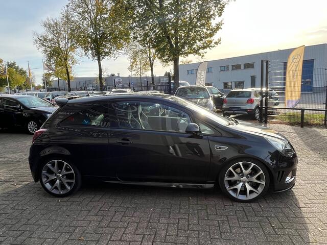 Opel Corsa 1.6-16V Turbo OPC 192PK Navi,Clima,Cruise,Isofix,Bluetooth,Recaro-Stoelen,Lmv,ElektrRamen+Spiegels,HalfLeder.