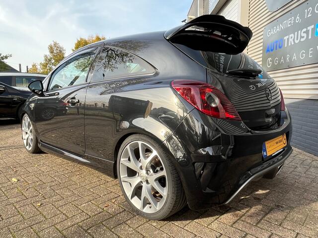 Opel Corsa 1.6-16V Turbo OPC 192PK Navi,Clima,Cruise,Isofix,Bluetooth,Recaro-Stoelen,Lmv,ElektrRamen+Spiegels,HalfLeder.