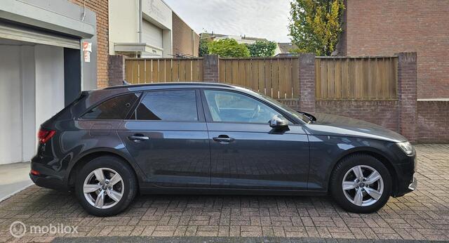 Audi A4 Avant 35 TDI Sport S line black edition