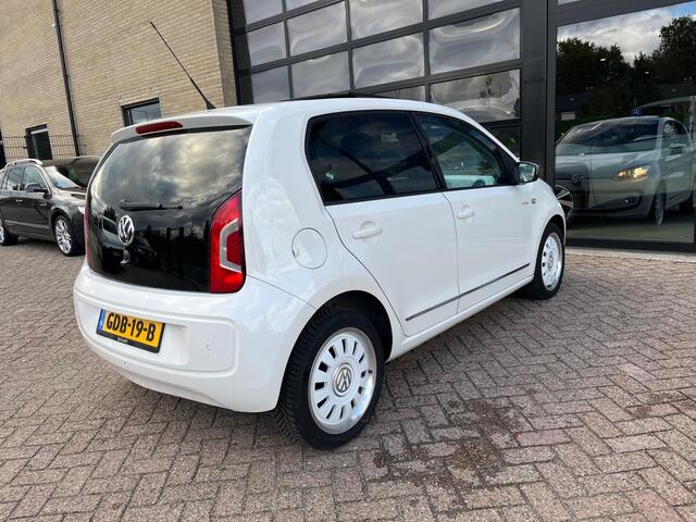 Volkswagen UP 1.0 high up White, Panodak, Navi, Pdc