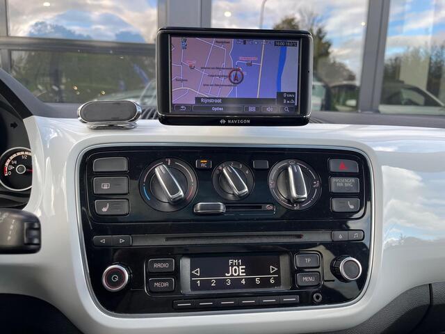 Volkswagen UP 1.0 high up White, Panodak, Navi, Pdc