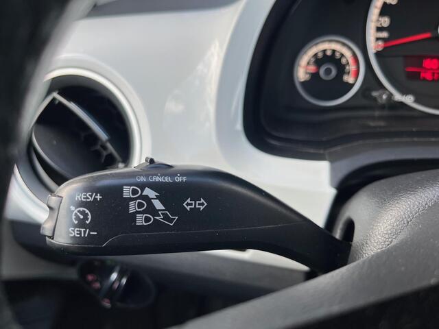 Volkswagen UP 1.0 high up White, Panodak, Navi, Pdc