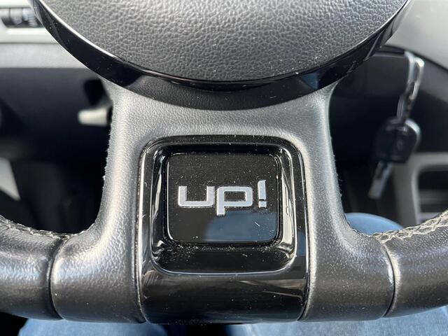 Volkswagen UP 1.0 high up White, Panodak, Navi, Pdc