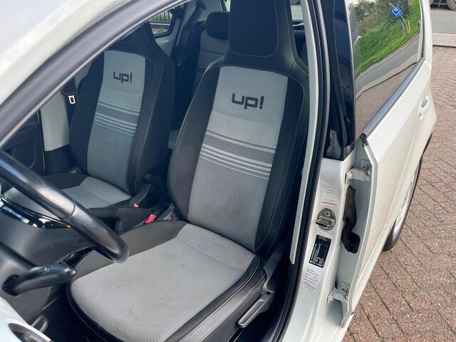 Volkswagen UP 1.0 high up White, Panodak, Navi, Pdc