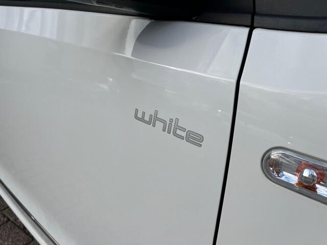 Volkswagen UP 1.0 high up White, Panodak, Navi, Pdc