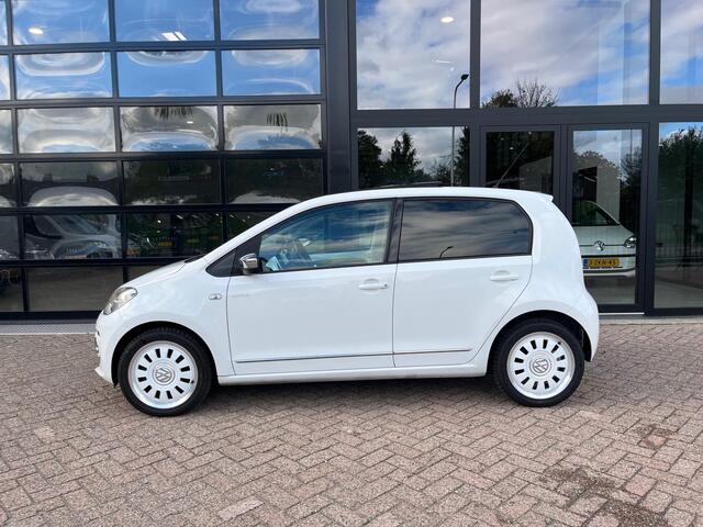 Volkswagen UP 1.0 high up White, Panodak, Navi, Pdc