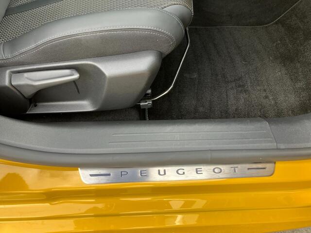 Peugeot 208 1.2 PureTech GT-Line incl BOVAG garantie en aflveringsbeurt