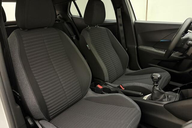 Peugeot 2008 1.2T Style 100pk | Parkeer Camera Achter | Navigatie | Privacy Glas Achter | Cruise Control | Full LED |  Lichtmetalen Velgen 16'' | Apple Carpla