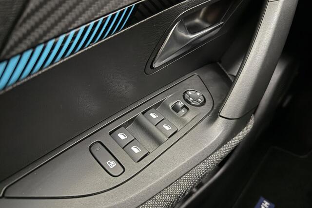 Peugeot 2008 1.2T Style 100pk | Parkeer Camera Achter | Navigatie | Privacy Glas Achter | Cruise Control | Full LED |  Lichtmetalen Velgen 16'' | Apple Carpla