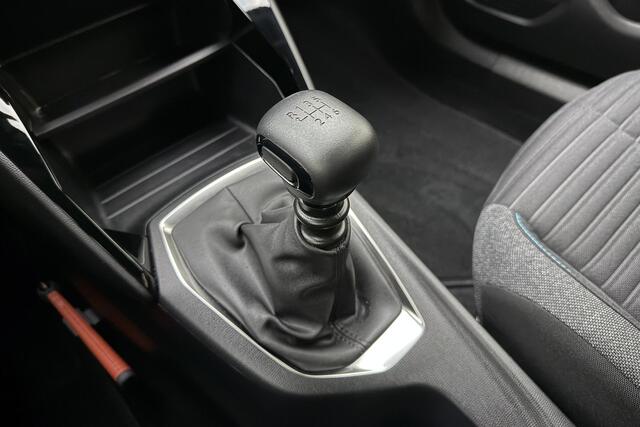 Peugeot 2008 1.2T Style 100pk | Parkeer Camera Achter | Navigatie | Privacy Glas Achter | Cruise Control | Full LED |  Lichtmetalen Velgen 16'' | Apple Carpla