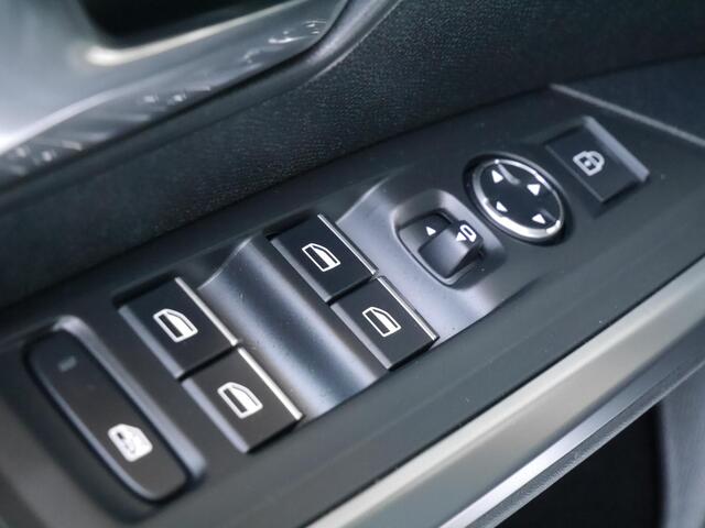 Peugeot 3008 1.2 Hybrid 136 GT | Stoel en stuurverwarming | Rondom Camera | Adaptive cruise control | Automaat | Keyless entry en start | Full led | Navigati