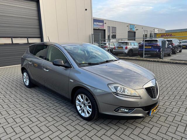 Lancia Delta 1.9-16V Twin-Turbo Oro