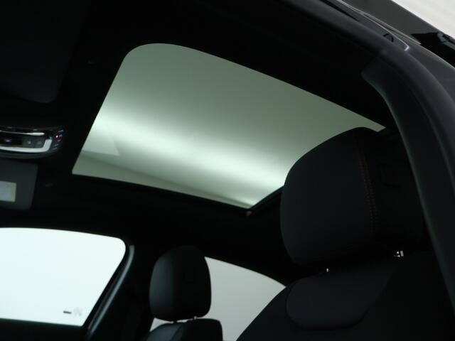 Mercedes-Benz A-Klasse 250 e Business Solution AMG | Trekhaak | Nightpakket | parkeerpakket met achteruitrijcamera | Verwarmde stoelen vooraan |