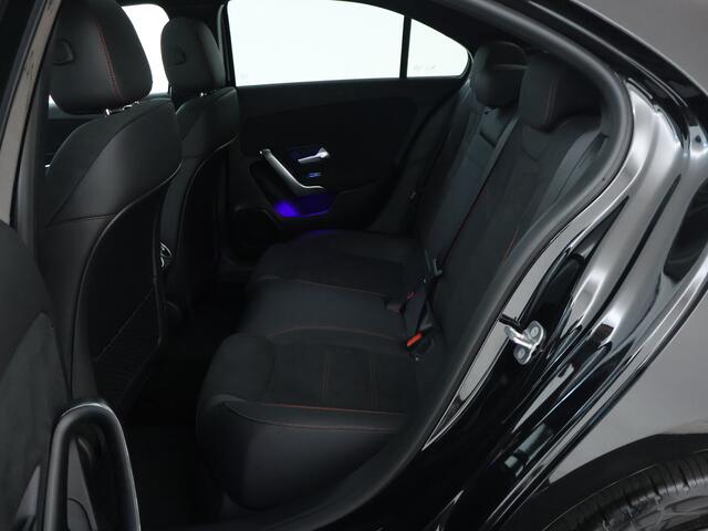 Mercedes-Benz A-Klasse 250 e Business Solution AMG | Trekhaak | Nightpakket | parkeerpakket met achteruitrijcamera | Verwarmde stoelen vooraan |