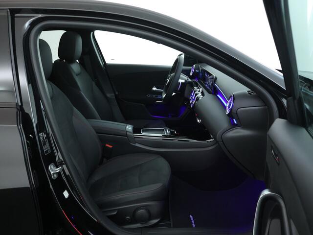 Mercedes-Benz A-Klasse 250 e Business Solution AMG | Trekhaak | Nightpakket | parkeerpakket met achteruitrijcamera | Verwarmde stoelen vooraan |