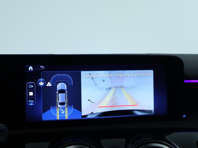 Mercedes-Benz A-Klasse 250 e Business Solution AMG | Trekhaak | Nightpakket | parkeerpakket met achteruitrijcamera | Verwarmde stoelen vooraan |