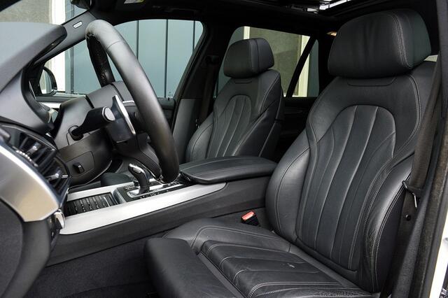 BMW X5 xDrive50i High Executive 7p. Rijklaarprijs-Garantie Panorama dak Leder Navigatie Head-up 20 Inch