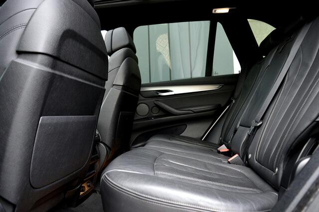BMW X5 xDrive50i High Executive 7p. Rijklaarprijs-Garantie Panorama dak Leder Navigatie Head-up 20 Inch