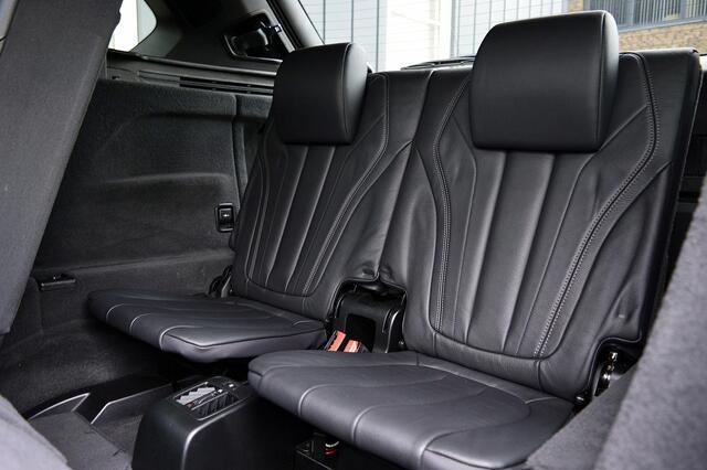 BMW X5 xDrive50i High Executive 7p. Rijklaarprijs-Garantie Panorama dak Leder Navigatie Head-up 20 Inch