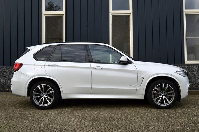 BMW X5 xDrive50i High Executive 7p. Rijklaarprijs-Garantie Panorama dak Leder Navigatie Head-up 20 Inch