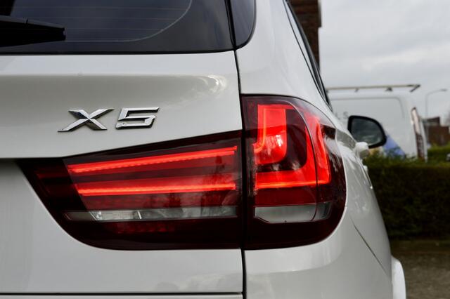 BMW X5 xDrive50i High Executive 7p. Rijklaarprijs-Garantie Panorama dak Leder Navigatie Head-up 20 Inch