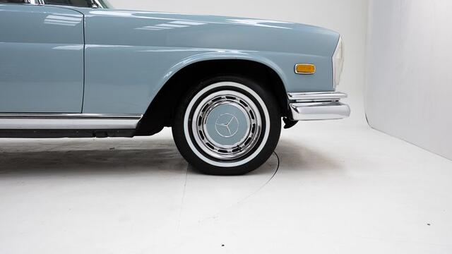 Mercedes-Benz 280 