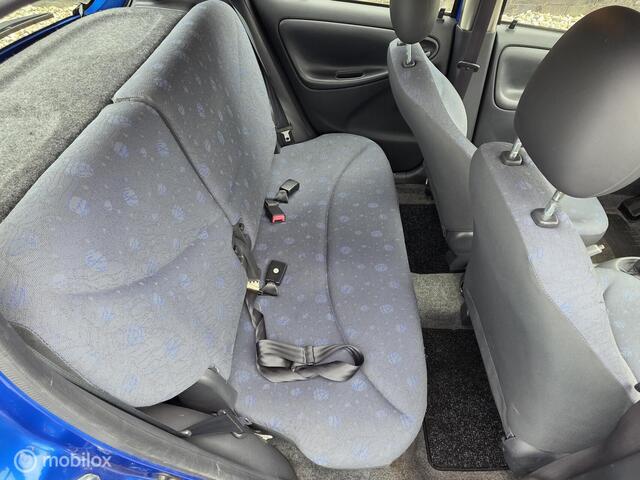 Toyota Yaris 1.0-16V VVT-i Terra - e apk