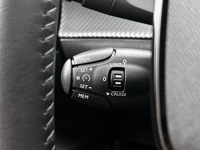 Peugeot 2008 100 PK Allure Pack | Rijklaar | Camera | Navigatie | 3D iCockpit |
