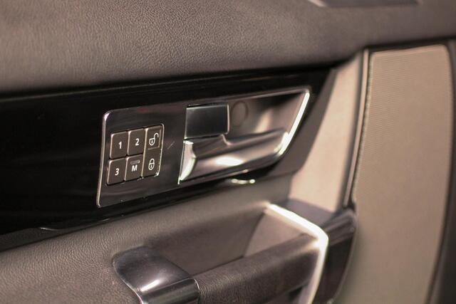Land Rover Discovery SDV6 HSE Direct rijden als youngtimer