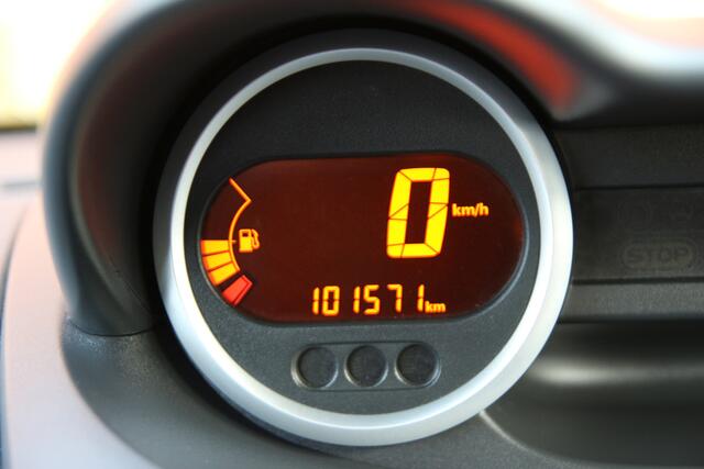 Renault Twingo 1.2 16V 75pk Parisienne | NL-auto | Airco | Elek. ramen | Radio | Stuurbekrachtiging | Centr. deurvergr. |