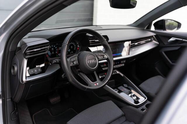 Audi A3 SPORTBACK 35 TFSI S Black Edition | Pano | Matrix | Keyless | Ambiance