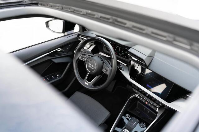 Audi A3 SPORTBACK 35 TFSI S Black Edition | Pano | Matrix | Keyless | Ambiance