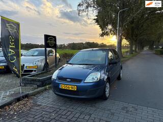 FORD FIESTA 1.4-16V Ambiente,WEINIG KM,AIRCO,ELEKT PAKKET,CENTRALE DEURVERGRENDELING,MULTIMEDIA,MET APK!