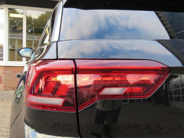 Volkswagen T-ROC 1.5 TSI R-LINE 150PK DSG-aut. / Trekhaak afn. / Camera / Stoelverw. / IQ Light / FABRIEKS garantie