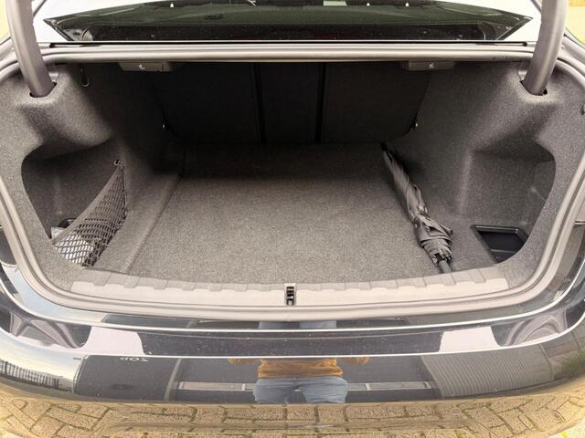 BMW 3-Serie 330d xDrive|Dealer Onderhouden|M-Pakket|Leer|Apk