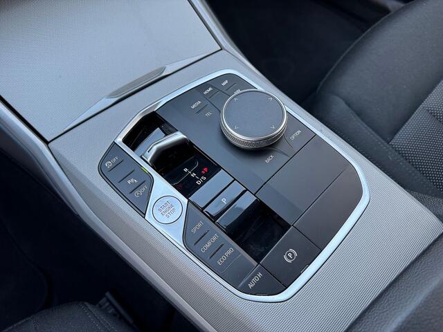 BMW 3-Serie 318 i Touring autom nw model ecc,curvedscreen,navi,lmv,led,pdc,carplay