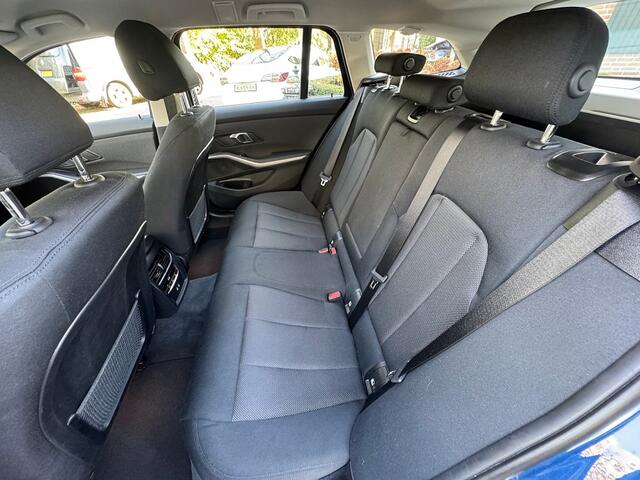 BMW 3-Serie 318 i Touring autom nw model ecc,curvedscreen,navi,lmv,led,pdc,carplay