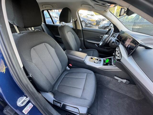 BMW 3-Serie 318 i Touring autom nw model ecc,curvedscreen,navi,lmv,led,pdc,carplay