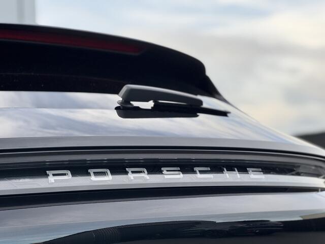 Porsche Taycan Sport Turismo Performance Plus 93 kWh | Panorama | Sport Design | Dual Display | Alcantara hemel + stuur