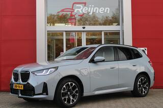 BMW X3 30e xDRIVE M-SPORT 299PK | M-SPORTPAKKET 337 MET O.A. M AERODYNAMICA PAKKET - SHADOWLINE RAAMOMLIJSTING - M-SPORT ONDERSTEL - M-INTERIEUR PAKKET - VEGANZA LEDEREN BEKLEDING - M-SPORT INTERIEURLIJSTEN - M-SPORTSTUUR - M ZWARTE HEMELBEKLEDING | PREMIUM PACK