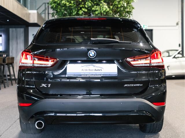BMW X1 xDrive25e High Executive Sportline | Panorama | Camera | HUD | 4x4 | Stoelverwarming