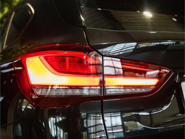 BMW X1 xDrive25e High Executive Sportline | Panorama | Camera | HUD | 4x4 | Stoelverwarming