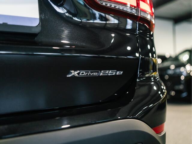 BMW X1 xDrive25e High Executive Sportline | Panorama | Camera | HUD | 4x4 | Stoelverwarming