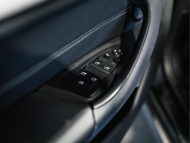 BMW X1 xDrive25e High Executive Sportline | Panorama | Camera | HUD | 4x4 | Stoelverwarming