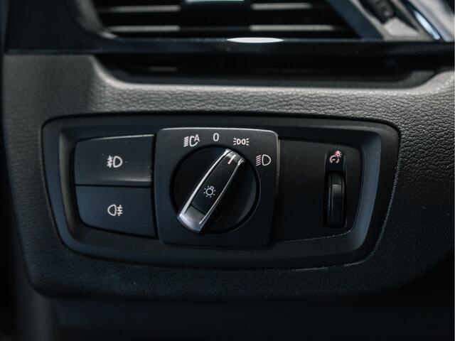 BMW X1 xDrive25e High Executive Sportline | Panorama | Camera | HUD | 4x4 | Stoelverwarming