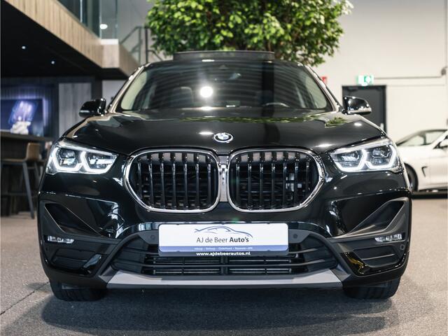BMW X1 xDrive25e High Executive Sportline | Panorama | Camera | HUD | 4x4 | Stoelverwarming